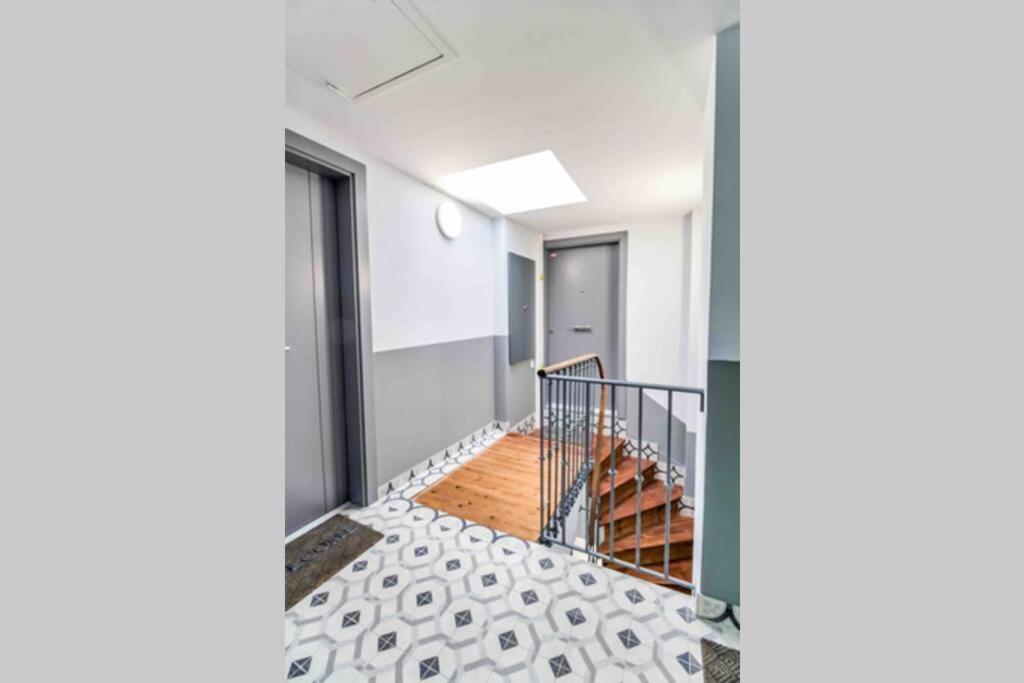 New Design Studio Walking To The Beach And Shops Apartment Villefranche-sur-Mer Luaran gambar