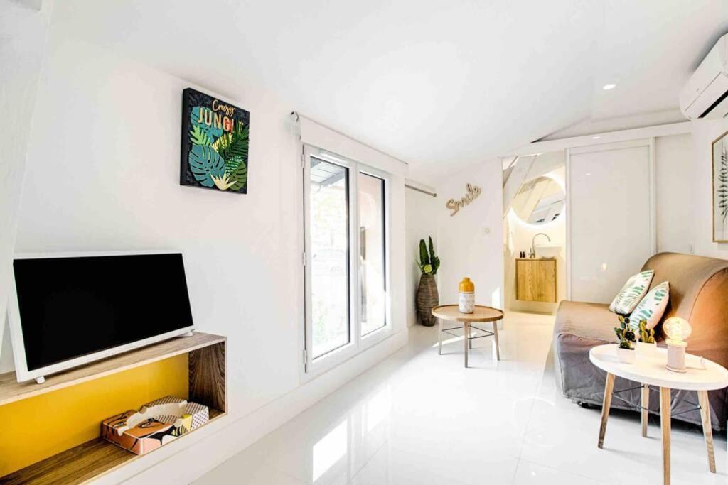 New Design Studio Walking To The Beach And Shops Apartment Villefranche-sur-Mer Luaran gambar