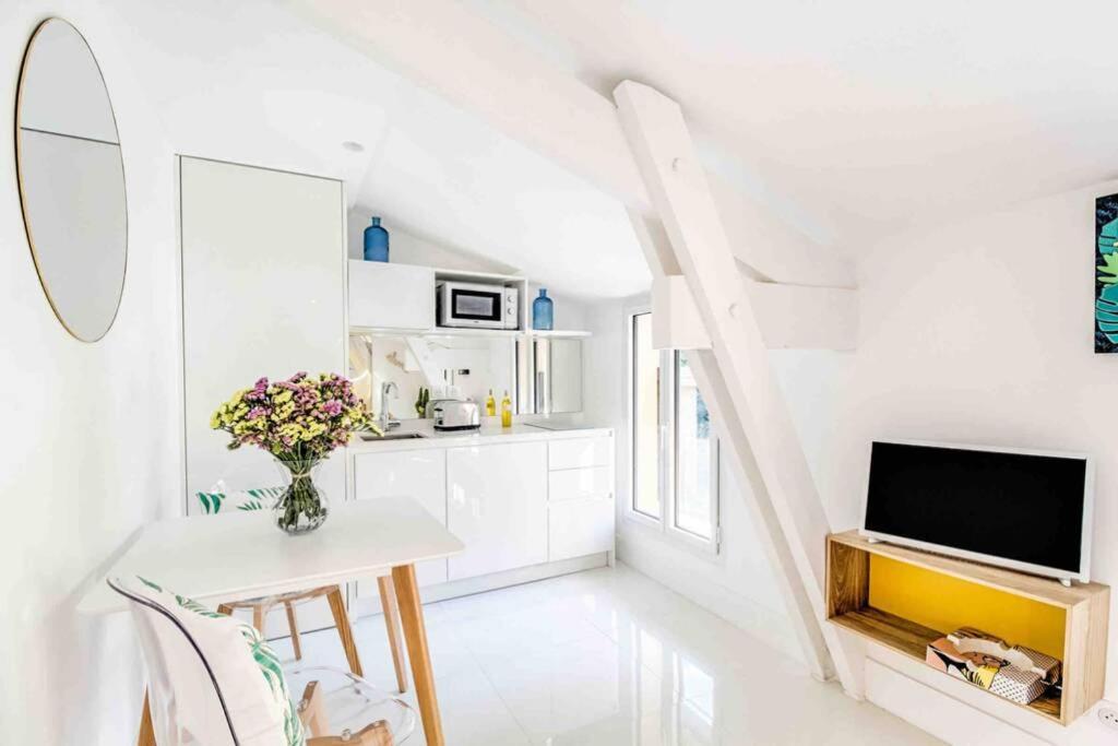 New Design Studio Walking To The Beach And Shops Apartment Villefranche-sur-Mer Luaran gambar